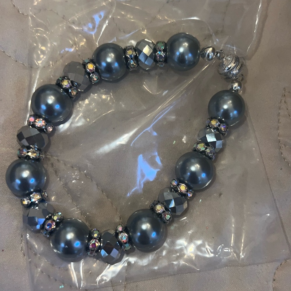 Handmade magnetic bracelet, beaded grey, and silver will come W box & dust bag￼